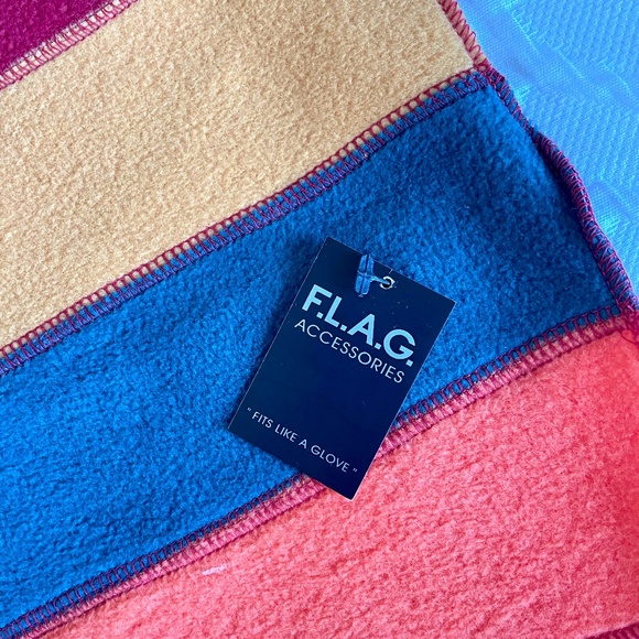 Scarf, Hat and Mitten Set - Picture 5 of 6